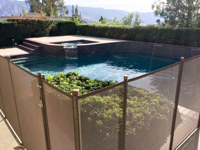 Mesh Pool Fence Construction